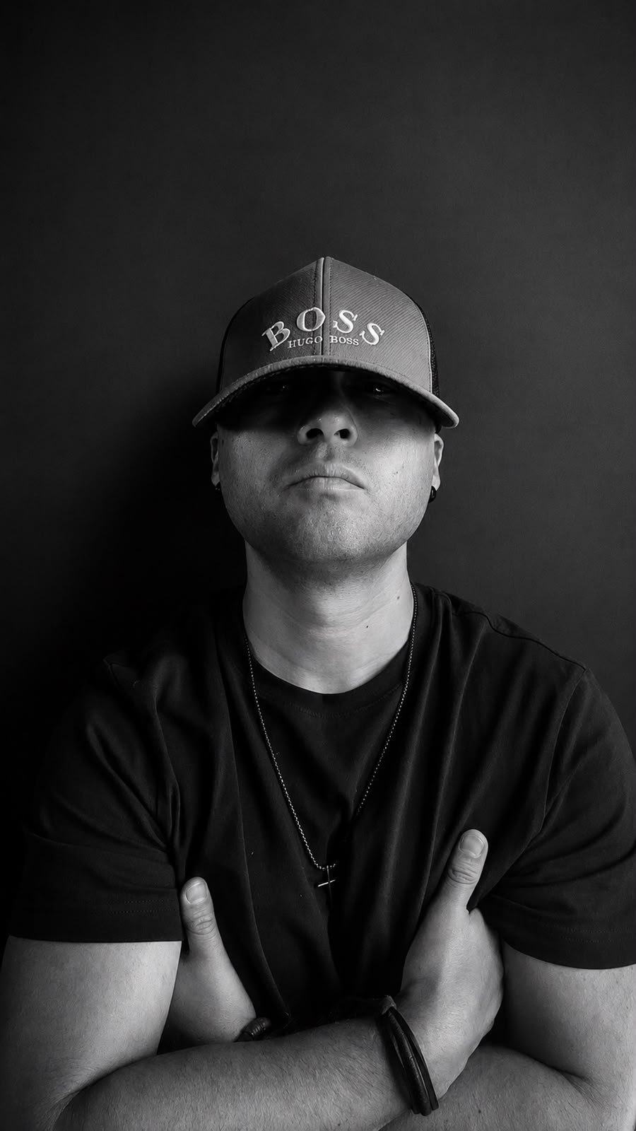 Jembo D., retrato en blanco y negro